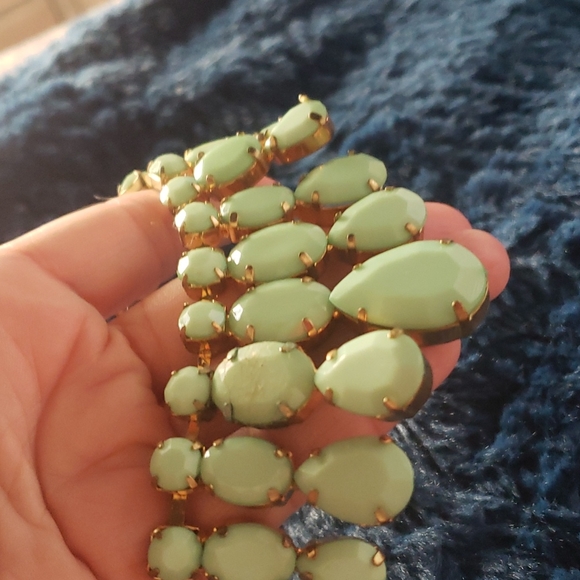 Beautiful costume necklace in pale green - Picture 2 of 4
